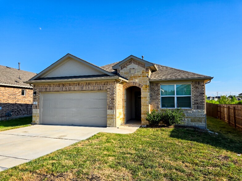 Building Photo - 109 Brody Ln