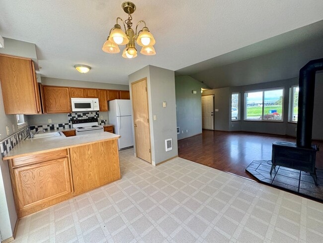 Building Photo - Adorable Quiet park like setting in fruit valley sunsets with landscaping provided