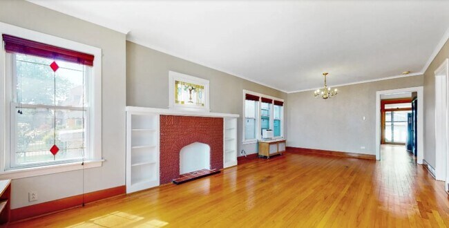 Building Photo - 5014 W Cornelia Ave