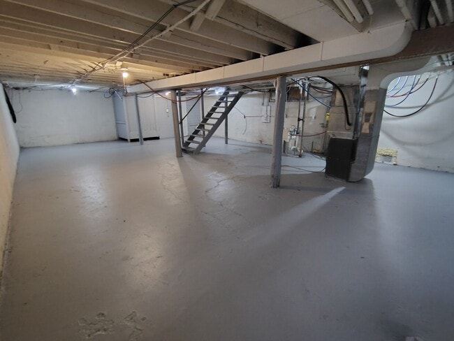 Building Photo - 1295 N Main St