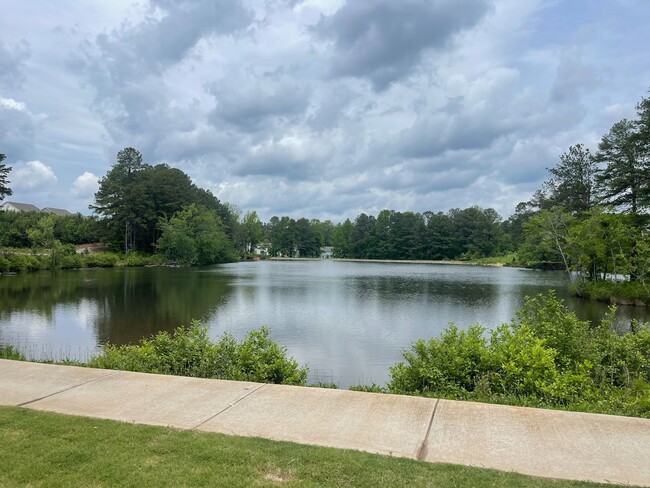 Building Photo - Amenities and Location Make this 3-Level T...