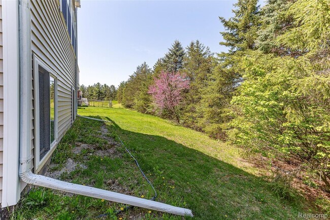 Building Photo - 1484 Chapleau Dr