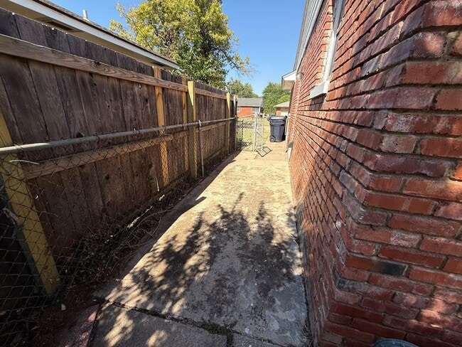 Building Photo - 3032 NW 67th St
