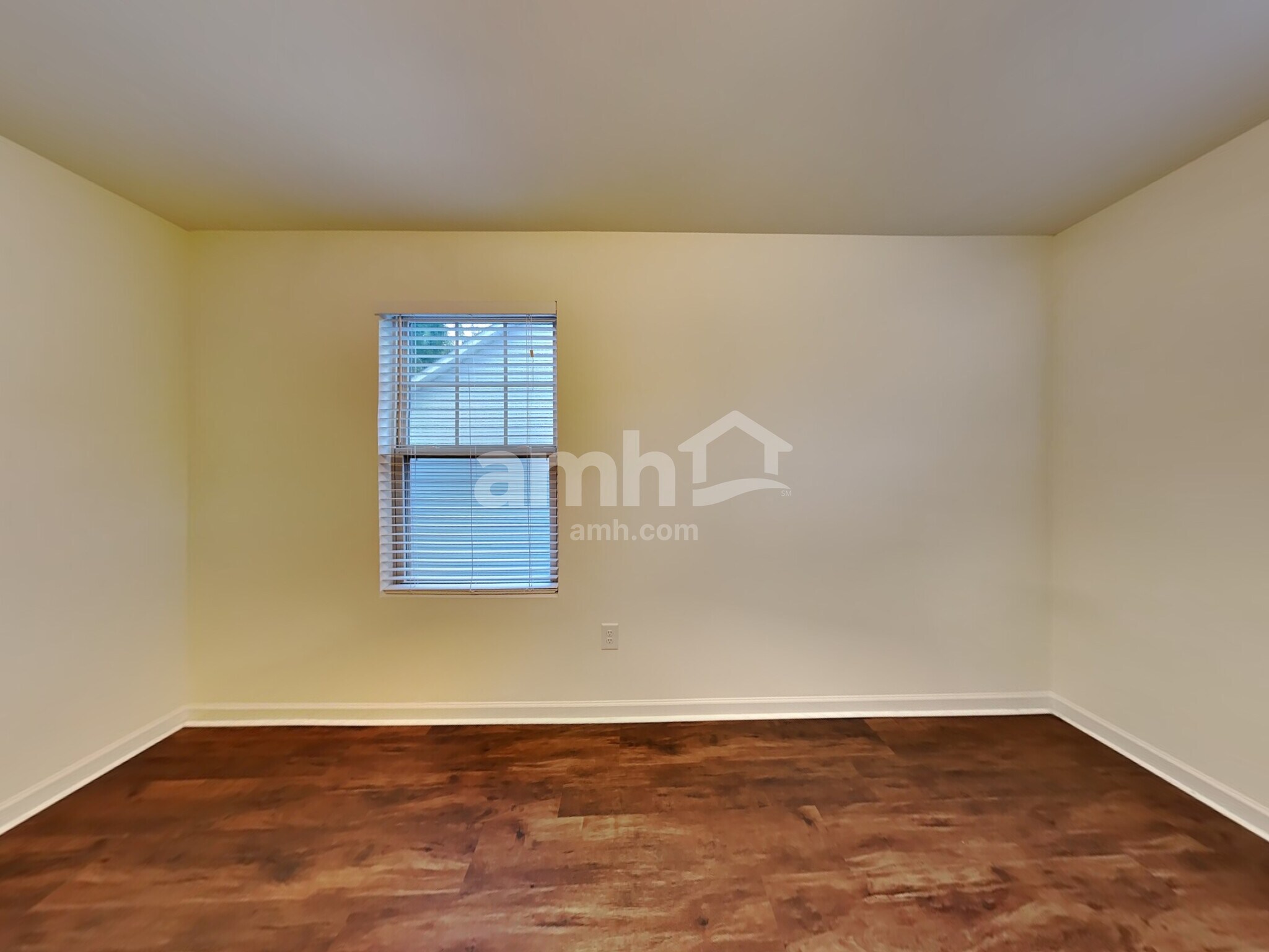 Building Photo - 117 Lyonshall St