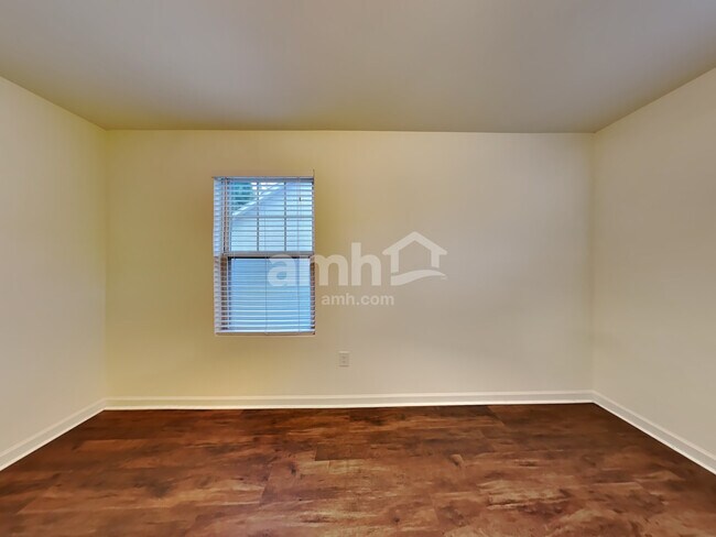 Building Photo - 117 Lyonshall St
