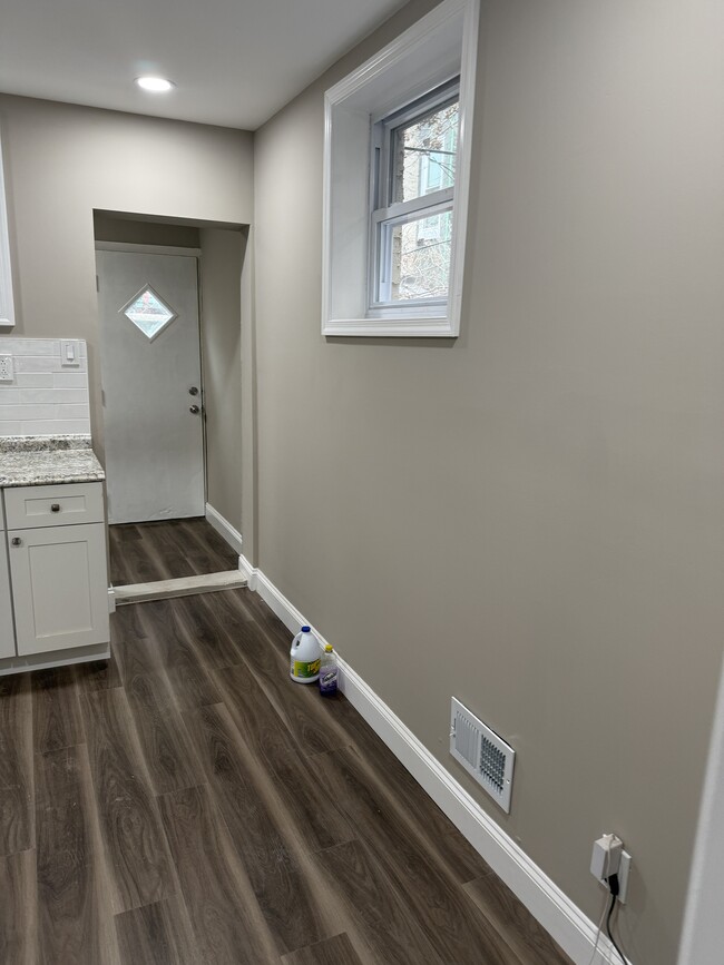 Building Photo - 2329 N Cleveland St