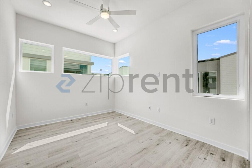 Building Photo - Unit 9102