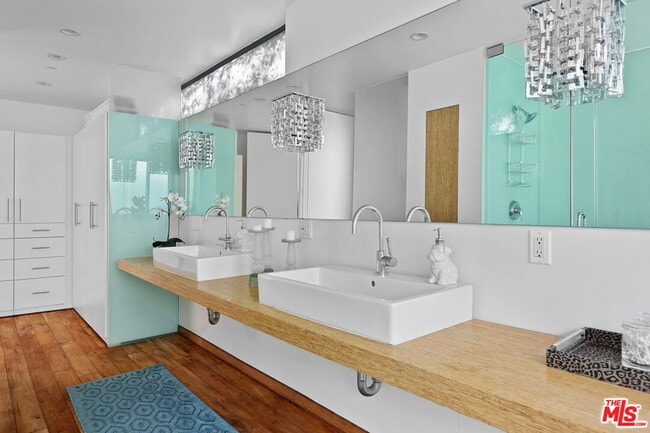 Building Photo - 7 Vicente Ter