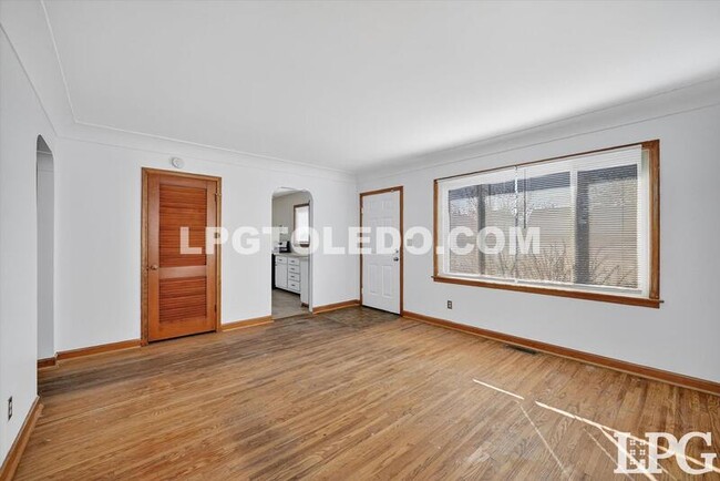 Building Photo - 1525 Akron St