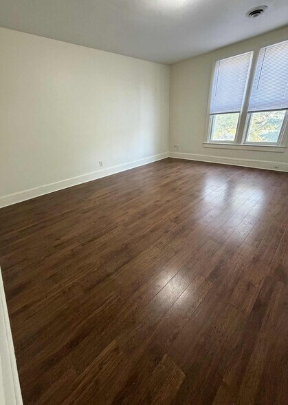 Living Room - 212 7th Ave SE