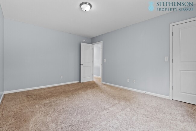 Building Photo - Remodeled and Ready!