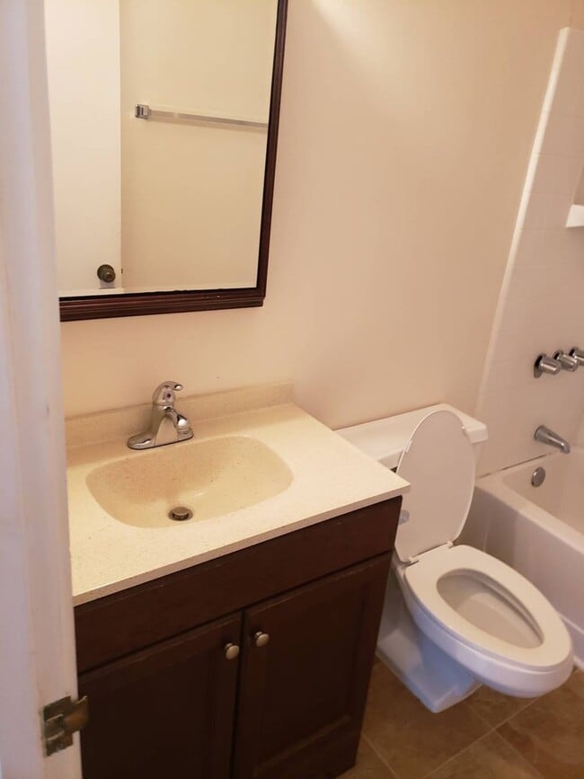 Building Photo - One Bedroom condo. Excellent Location (utilities Included)