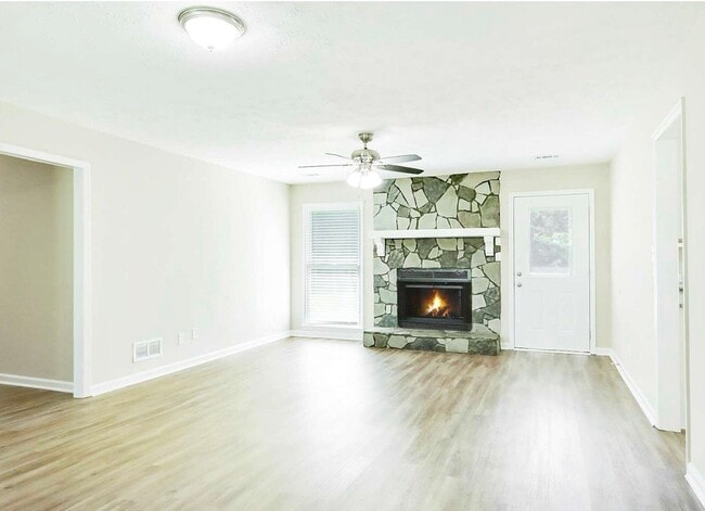 Building Photo - 65 Salem Meadow Dr