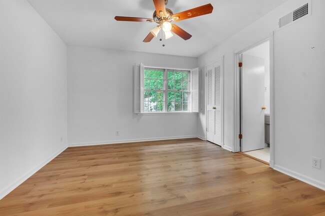 Building Photo - 5427 Shirlington Ave