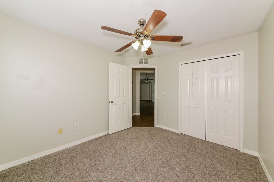 Building Photo - 727 Cristelle Jean Dr