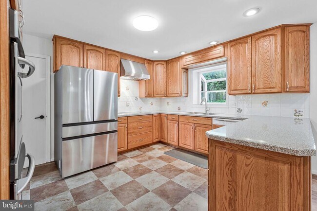 Building Photo - 7730 Falstaff Rd
