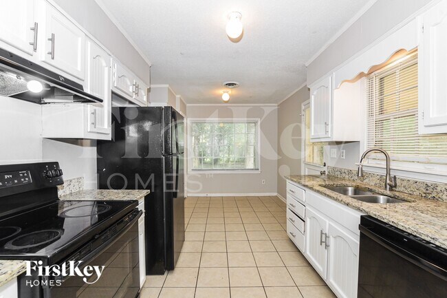 Building Photo - 5819 Fox Lair Ave