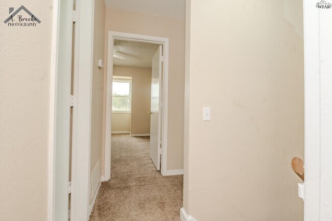 Building Photo - 1215 N Pacific Ave