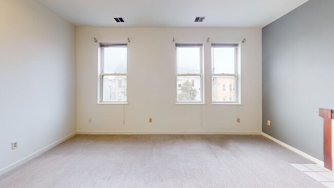 Building Photo - West End One Bedroom Apartment Available Now!