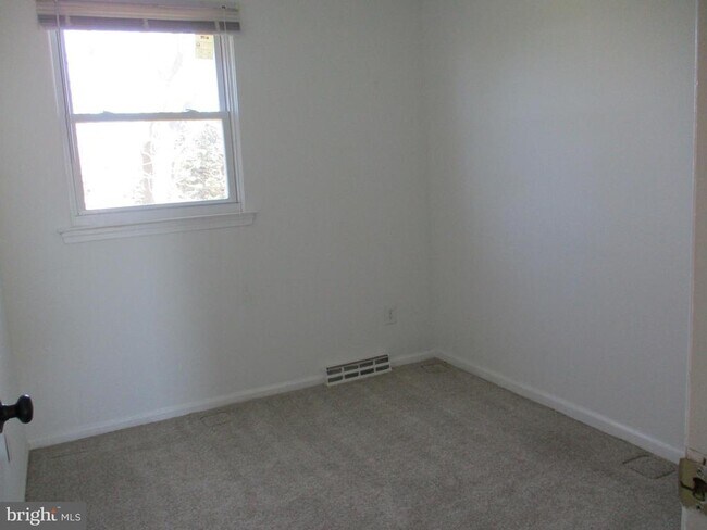 Building Photo - 525 Grant Ave