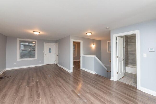 Building Photo - 4 bedroom in Lansing IL 60438