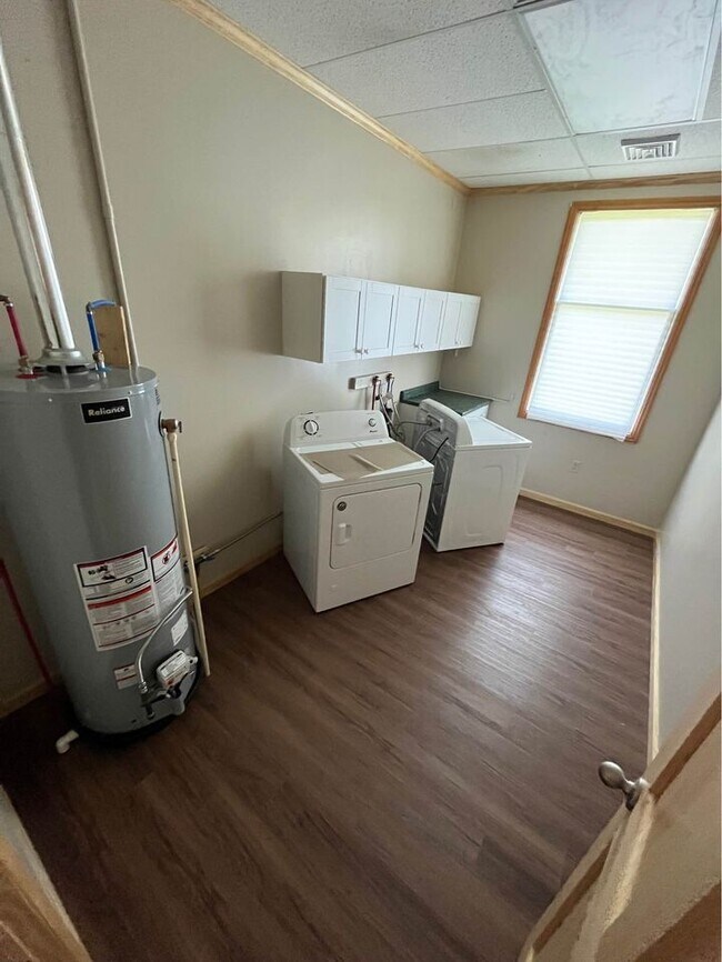 Building Photo - 201 Hinkley Dr