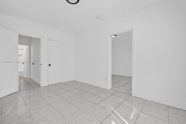 Building Photo - 550 NE 82nd Terrace