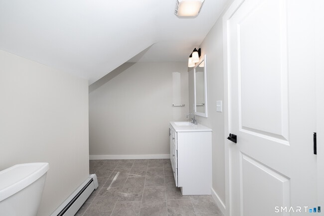 Building Photo - 28 Aircraft Rd