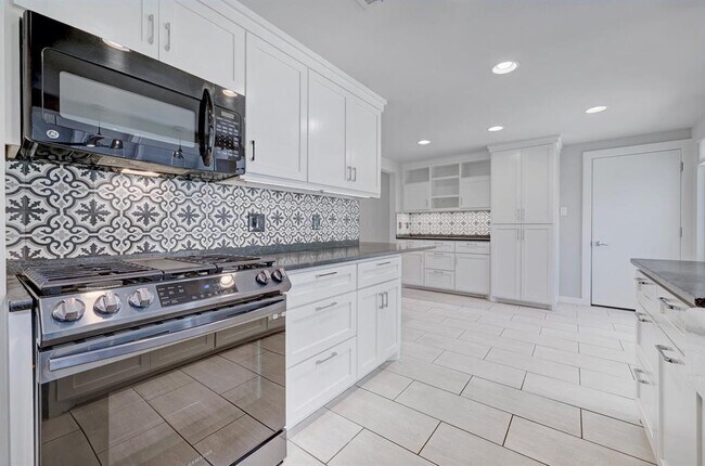 Building Photo - 10408 Doering Ln