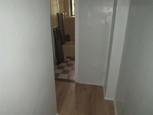 Building Photo - 2059 McGraw Ave