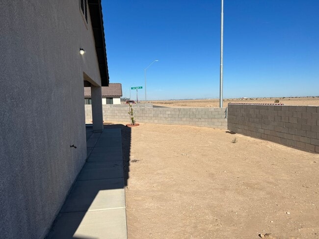 Building Photo - San Luis AZ, Three Bedroom 2 Bath Corner Lot Home with Additional Parking