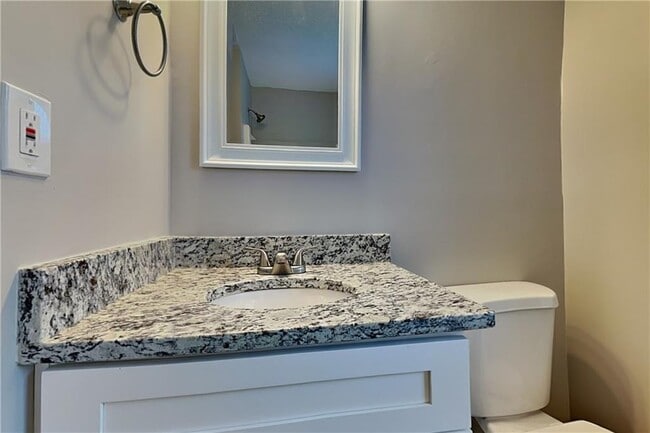 Building Photo - 2075 Beckenham Pl