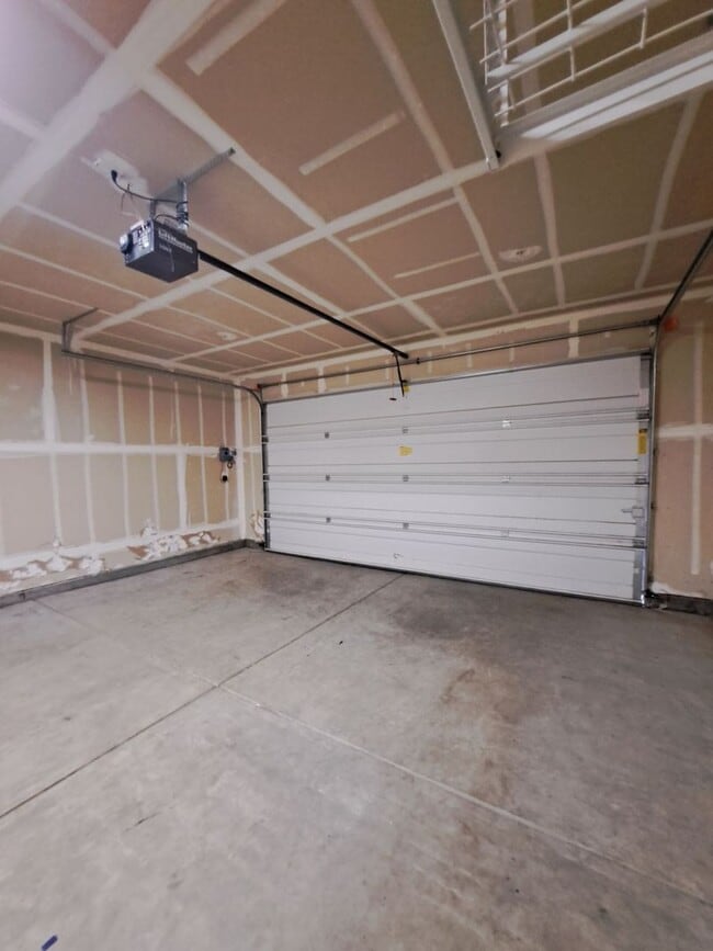 Building Photo - Rent Reduced to $2250 & Move in Special Half Off the 1st Month's Rent – Single Level 3BR Home w/ ...