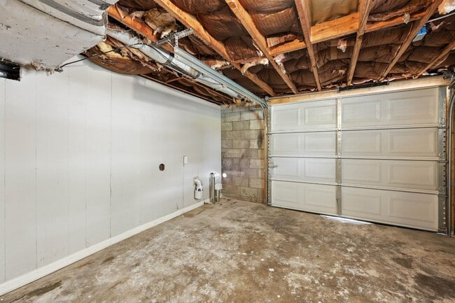 Building Photo - Spacious 3 bedroom home with finished base...