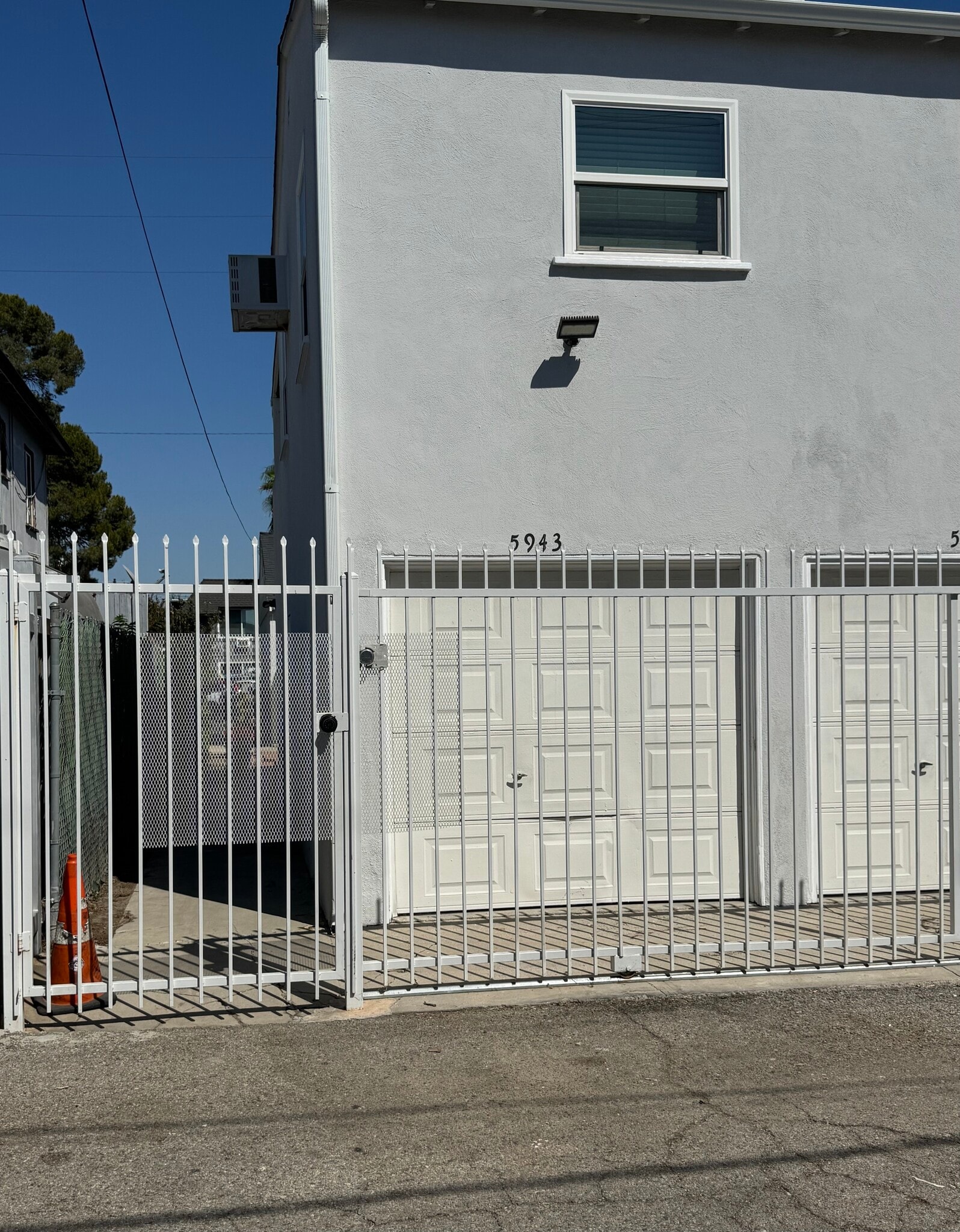 One car garage - 5943 Tujunga Ave