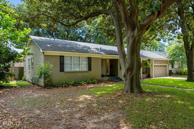Building Photo - Adorable Broadmoor rental!