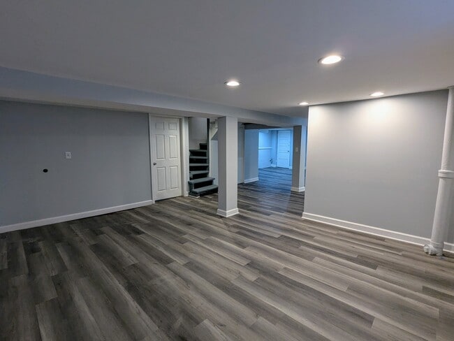 Building Photo - 834 N Kolin Ave