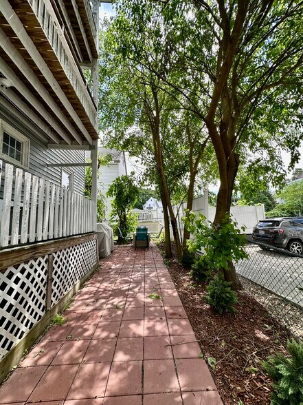 Building Photo - 52 Alaric St
