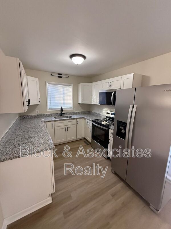 Building Photo - 824 Fermer Rd