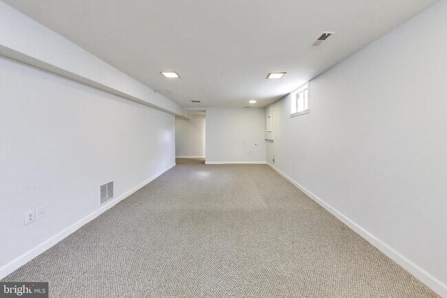 Building Photo - 991 Farm Haven Dr