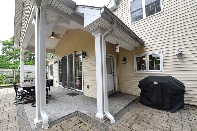 Building Photo - 106 Manlyn Dr