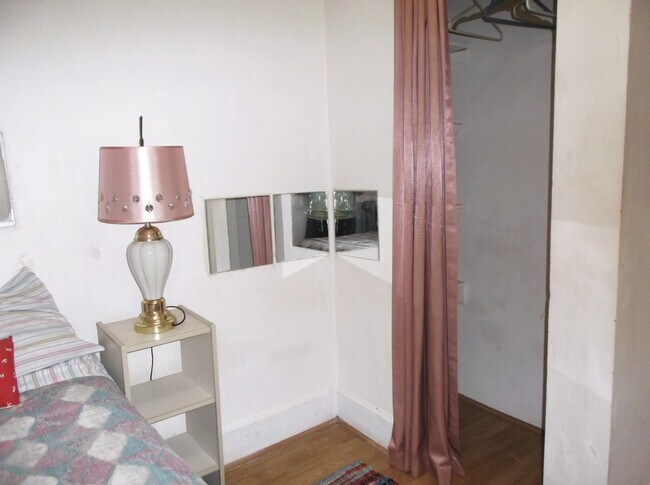 Building Photo - 2025 Ashland Ave