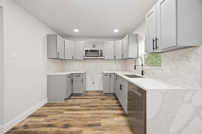 Building Photo - 3806 Zephyr St