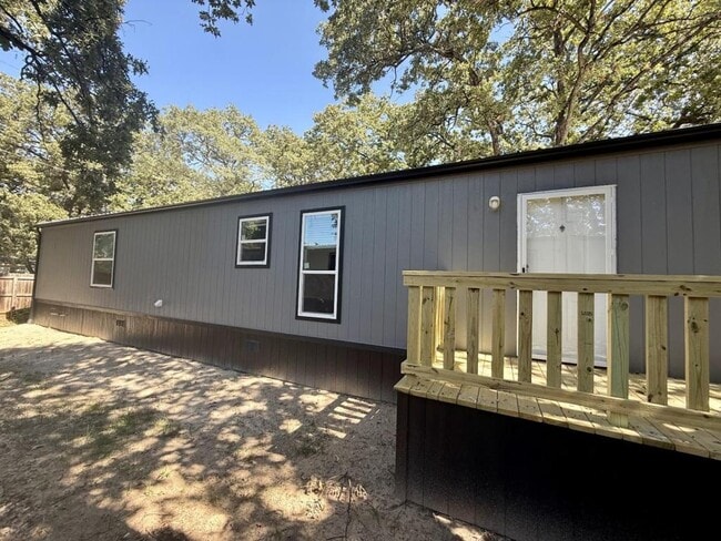 Building Photo - 1808 Sheila Dr