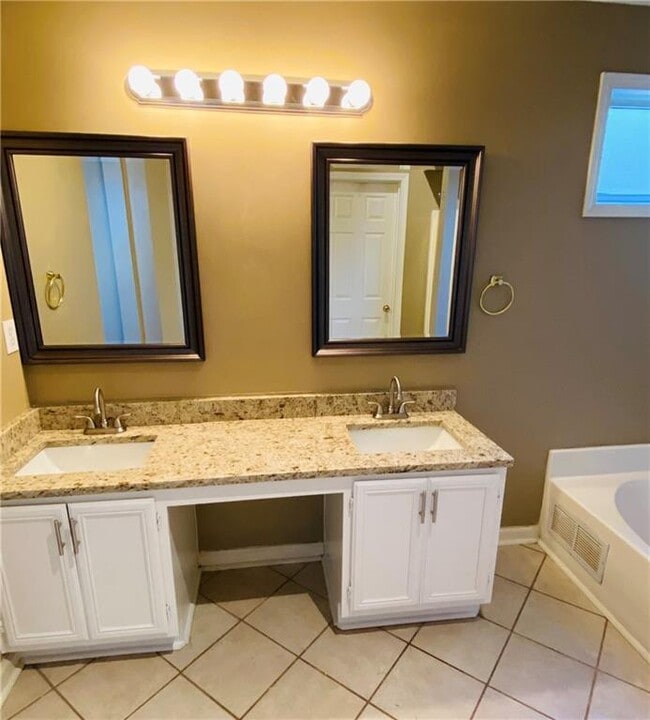 Building Photo - 4280 Hathaway Ct NW