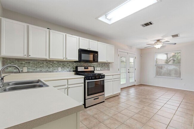 Building Photo - 1815 Brentwood Dr