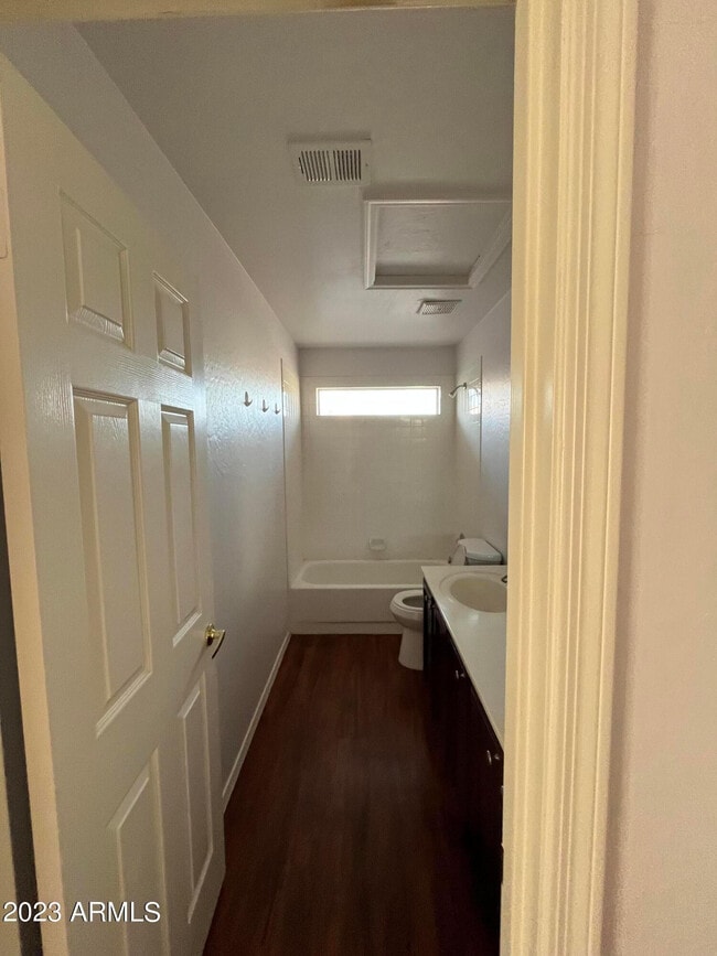 Building Photo - 1301 E Briarwood Terrace