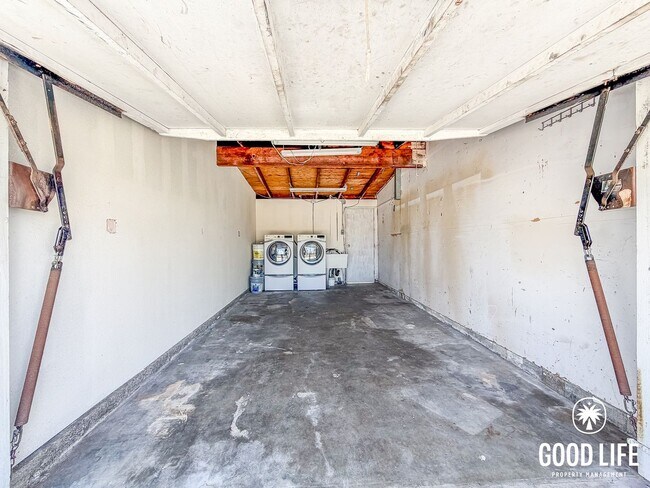 Building Photo - SD: Spacious 4BD/2BA Home in Clairemont with Large Turf Yard, Garage & In-Unit Laundry