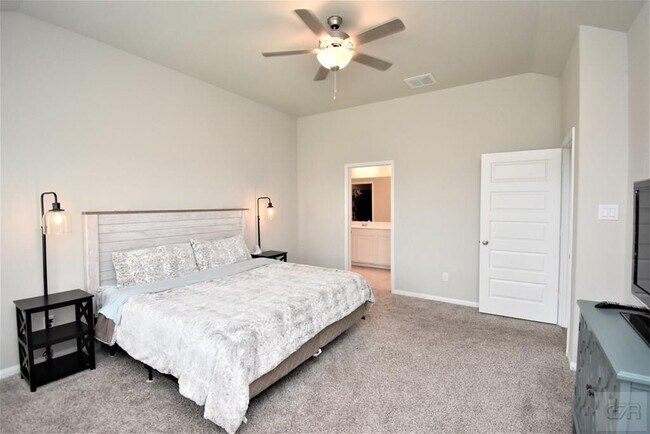 Building Photo - 10012 Deussen Ln