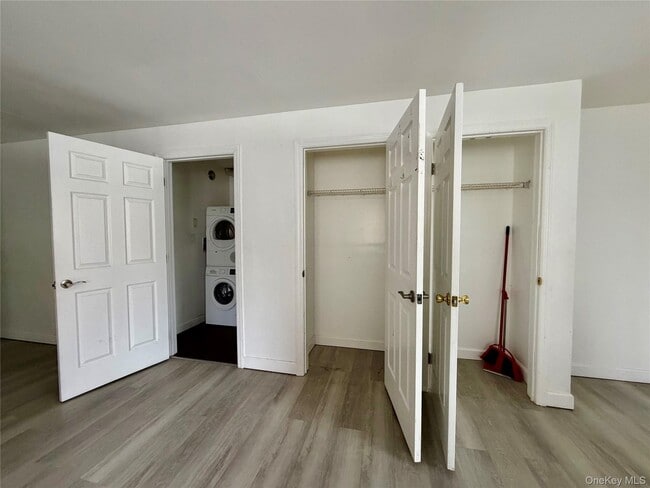 Building Photo - 1-99 Cross Bay Pkwy